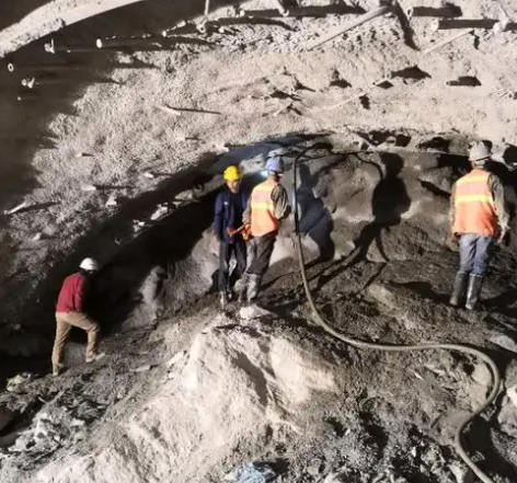 姜堰拱顶带模注浆料的施工流程及注意事项